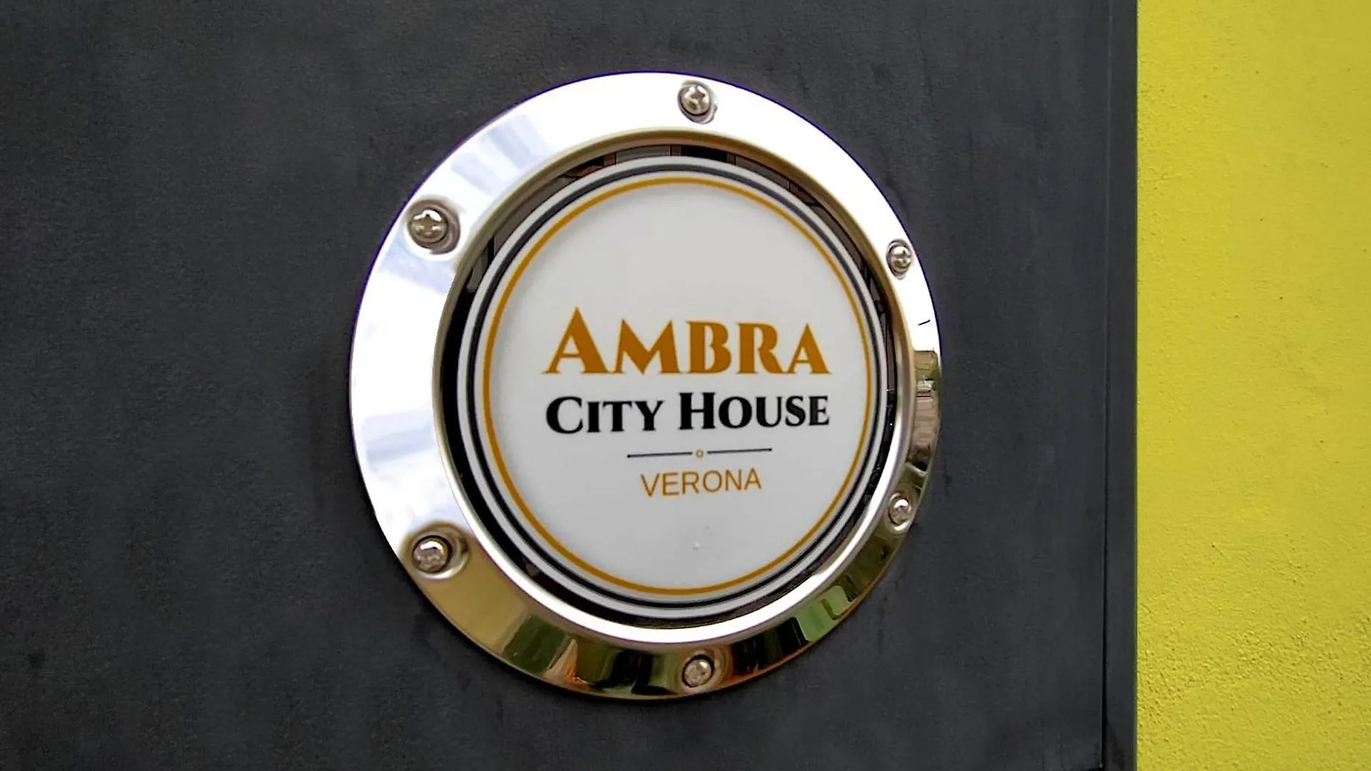 Appartamento Ambra City House - Ingresso Diretto, Parcheggio Libero E Wi-Fi Verona